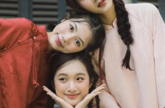 [🆕🇻🇳] Tủ Nhà Mây – Wear Easy. Feel Comfy. Be Happy 👕 Top1Fashion 👗  Cám ơn các cô Mây Riza, Hải Anh và Mai Linh đã diện Áo Dài Mây rong chơi phố phường những ngày cuối năm. Mỗi lần nhận được những tấm hình xinh xắn của các  , shares-22✔️ , likes-135❤️️ , date-2024-12-25 03:19:33🇻🇳🇻🇳🇻🇳📰🆕