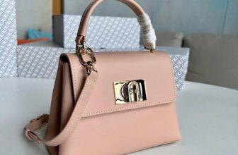 [???] Loan Vo – Chuyên các mặt hàng xuất khẩu quần áo, giày dép, túi xách  ? Top1Fashion ?  THÊM MÀU ĐEN và HỒNG sang trọng ạ Tết nay diện áo dài chuẩn ưng
làm quà các dịp bao mê
GIÁ SALE MỚI BAO HỜI
Form sang quá chời ;-D
FURL@ 1927 mini top , shares-0✔️ , likes-3❤️️ , date-2024-12-21 18:37:20????????