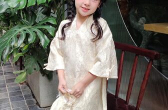 [🆕🇻🇳]  Homi baby house -Homi Baby House là thương hiêu đầm dạ hội , đầm công chúa cho bé tuổi từ 1-10 tuổi 🧑‍🧒❤️️👶⭐️  𝐸𝑚 𝑐ℎ𝑎̀𝑜 𝑇𝑒̂́𝑡 |  𝐴́𝑜 𝑑𝑎̀𝑖 𝐻𝑎̣ 𝑇ℎ𝑖𝑒̂𝑛 𝐹𝑒𝑒𝑑𝑏𝑎𝑐𝑘
𝐸𝑚 𝑐ℎ𝑎̀𝑜 𝑇𝑒̂́𝑡, 𝐻𝑜𝑚𝑖 𝑐ℎ𝑎̀𝑜 𝑇𝑒̂́𝑡
Giá mở bán : 399.000 / set Áo gấm và quần lụa
Tặng 𝑻𝒖́𝒊 𝑮𝒂̂́𝒎 𝒏𝒈𝒐̣𝒄 𝒕𝒓𝒂𝒊  , shares-1✔️ , likes-119❤️️ , date-2024-12-22 00:41:43🇻🇳🇻🇳🇻🇳📰🆕