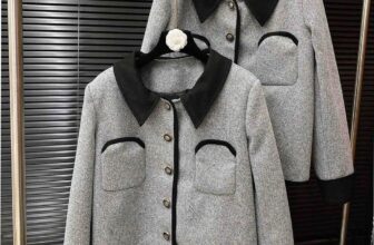 [???] Bigsize Duyên Phạm – Thời trang Béo tại Hải Dương  ? Top1Fashion ?   DỰ LẠI SIU SIU HOT Ạ
ÁO DẠ GHI VIỀN TÚI HOT HIT
Lẻ 295k
Chất liệu: Chất dạ lì loại I dày dặn mềm mịn
Hàng ép MÙNG toàn bộ, 2 lớp XỊN đét. Áo có đệm vai t , shares-0✔️ , likes-2❤️️ , date-2024-12-25 17:03:15????????