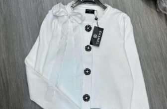 [???] Hà Anh Clothingg  ? Top1Fashion ?  Len Chanel
Cúc bấm hoa trà, nơ ren cổ cực xinh
520
, shares-0✔️ , likes-3❤️️ , date-2024-12-22 22:42:00????????