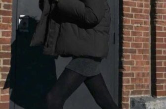 [🆕🇻🇳] MamimO Shop – Bán buôn – bán lẻ thời trang xuất khẩu trẻ em 😎❤️️⭐️ #HMV áo khoác ZR mẫu mới tinh cập bến
Dáng siu đẹp cm ơii, mặc vừa nhẹ vừa ấm. Chất liệu kháng gió kháng nước cực đẹp phần cổ phối len. Áo thiết kế có mũ  , shares-2✔️ , likes-31❤️️ , date-2024-12-22 05:28:22🇻🇳🇻🇳🇻🇳📰🆕