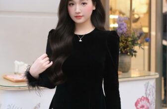 [🆕🇻🇳] Hera Chic – Thời trang nữ thiết kế và may thủ công bằng cả trái tim ♥️ 👕 Top1Fashion 👗  𝐊𝐀𝐓𝐓𝐘 𝐃𝐑𝐄𝐒𝐒
𝐆𝐢𝐚̉𝐦 𝟓𝟎.𝟎𝟎𝟎 𝐕𝐍𝐃 𝐯𝐚̀ 𝐅𝐫𝐞𝐞𝐬𝐡𝐢𝐩𝐩𝐢𝐧𝐠 𝐜𝐡𝐨 𝐦𝐨̣𝐢 đ𝐨̛𝐧 𝐡𝐚̀𝐧𝐠 đ𝐚̣̆𝐭 𝐭𝐫𝐮̛𝐨̛́𝐜Tết đến là mọi mẫu váy tại Hera Chic đều còn số lượng ít. Best-seller năm , shares-5✔️ , likes-80❤️️ , date-2024-12-25 04:01:39🇻🇳🇻🇳🇻🇳📰🆕