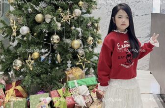 [🆕🇻🇳]  Mây Mây Kids – Cửa hàng quần áo 🧑‍🧒❤️️👶⭐️ Em có thể nóiii là đẹpp chấn động đc khummm
Áo nỉ mickey pha cổ ren tay ren lót lông nhẹ đã về bảnnn,huhu ôiii set nàyy đi chơi mặc tếttt thì chuẩnnn luôn , shares-2✔️ , likes-10❤️️ , date-2024-12-23 22:48:36🇻🇳🇻🇳🇻🇳📰🆕