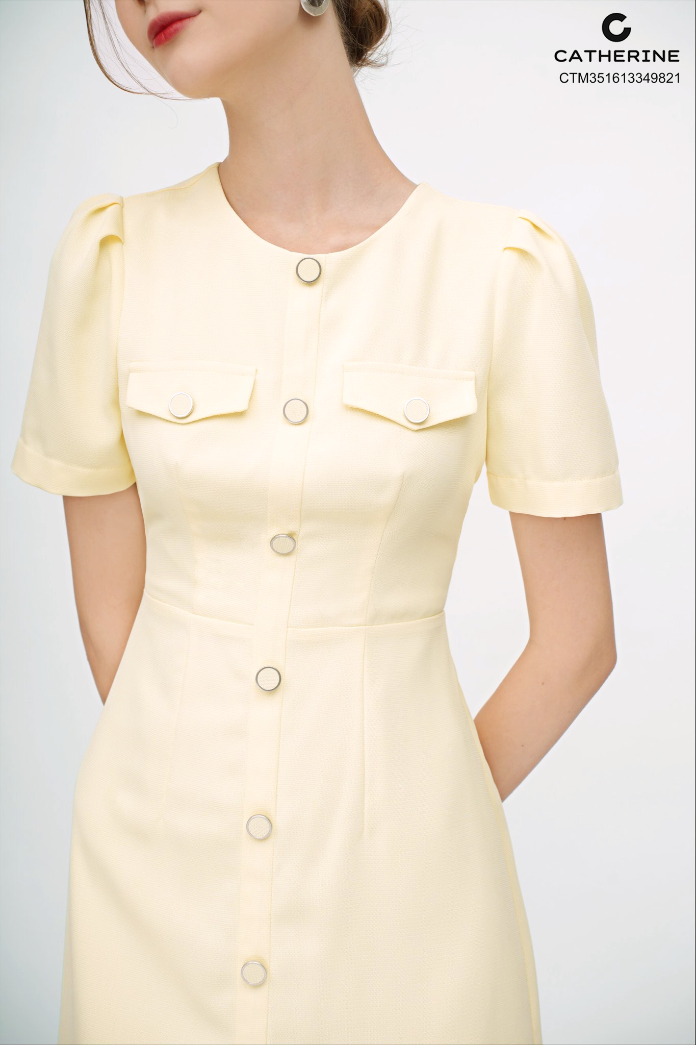 [🆕🇻🇳] CATHERINE – Thiết kế vô cùng tinh tế, tỉ mỉ trong từng chi tiết 👕 Top1Fashion 👗  𝗢𝗙𝗙 𝗧𝗢 𝟳𝟬%
𝑻𝒉𝒂𝒏𝒉 𝒍𝒊̣𝒄𝒉 & 𝑺𝒂𝒏𝒈 𝒕𝒓𝒐̣𝒏𝒈
Một chiếc đầm chuẩn công sở, tôn dáng, thiết kế đơn giản điểm nhấn hàng nút bọc vải tor-sur-tor. Chân đầm form A nhẹ n , shares-0✔️ , likes-2❤️️ , date-2024-12-26 01:00:22🇻🇳🇻🇳🇻🇳📰🆕