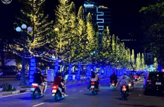 [🆕🇻🇳] Lẩu Tôm 5 Ri Chi Nhánh Vũng Tàu 🍔 Top1Food  🍜 DẠO QUANH VŨNG TÀU 24H TRƯỚC GIÁNG SINHKhông khí Giáng Sinh đã phủ kín từ những quán nhỏ ven đường đến các con phố lớn của Vũng Tàu. Đèn hoa lấp lánh,  , shares-0✔️ , likes-110❤️️ , date-2024-12-23 17:17:18🇻🇳🇻🇳🇻🇳📰🆕