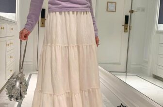 [???] Hoa Umo – Yoga Accessories – Mặc đẹp chắc chắn sẽ tập rất chăm ? Top1Fashion ?  Chiếc chân váy dài tiểu thư mixmat đủ thứ các c nhỉ
Hãng bán đến tận mấy nghìn chiếc rùi các c ạ
Săn sale cuối năm các c ơi
#Mulvan
, shares-0✔️ , likes-0❤️️ , date-2024-12-25 02:43:07????????