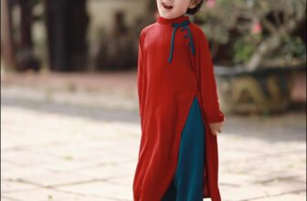 [???] Yi Closet Bán nét hồn nhiên, tặng kèm trang phục ?‍?❤️️?⭐️ Giữa muôn vàn gấm hoa khoe sắc. Đừng quên áo dài lụa trơn nền nã giản đơn mà sống động vô cùng.
Chất vải lụa mờ mềm mại êm mượt, nhẹ mát có chút co giãn.  , shares-0✔️ , likes-8❤️️ , date-2024-12-23 00:56:50????????