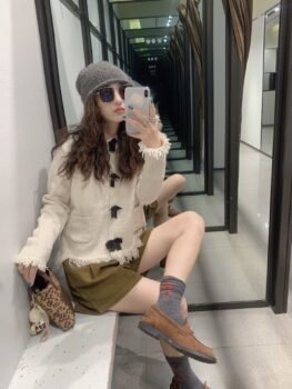 [???] V.I.C – XUẤT KHẨU – Hàng xuất khẩu có sẵn ? Top1Fashion ?  BOWS KNIT CARDIGAN

Các thiết kế đính nơ năm nay rất được lòng các chị em. Nơ như một món đồ trang trí, tạo điểm nhấn cho các thiết kế, thêm phần gấu tua r , shares-0✔️ , likes-49❤️️ , date-2024-12-24 16:30:04????????