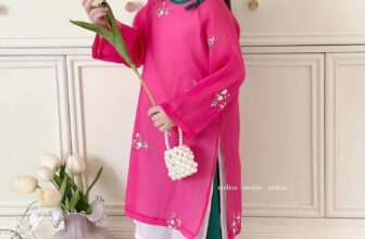 [🆕🇻🇳] Nữ Huỳnh Kids-437 Hoàng Diệu – Thời Trang Trẻ Em 🧑‍🧒❤️️👶⭐️ Áo dài mới cho các mẹ lựa ạ
Vải tơ thêu hoa xinh – sang quá trời
Chắc chắn hợp gu nhiều mẹ và bé nè
Em thích mấy mã áo dài sang như này lắm luôn
Bé mặc tiể , shares-0✔️ , likes-0❤️️ , date-2024-12-24 22:57:52🇻🇳🇻🇳🇻🇳📰🆕