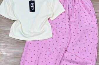 [🆕🇻🇳] Ly Pijama – Đồ Bộ Mặc Nhà  👕 Top1Fashion 👗    𝑮𝒐̣𝒊 𝒆𝒎 𝒍𝒂̀ đ𝒐̂̀ Đ𝒂́𝒏𝒈 𝒀𝒆̂𝒖
𝑽𝒊̀ 𝒉𝒐̂𝒎 𝒏𝒂𝒚 𝒅𝒆̂̃ 𝒕𝒉𝒖̛𝒐̛𝒏𝒈 1 𝒕𝒚̉𝒌𝒖 𝒕𝒆 𝒒𝒖𝒂́ 𝒏𝒉𝒊𝒆̂̀𝒖
Set bộ áo thun tăm_quần đũi dâu
Giá #120k/bộ – Đơn 3B FREESHIP , shares-0✔️ , likes-130❤️️ , date-2024-12-23 15:22:38🇻🇳🇻🇳🇻🇳📰🆕