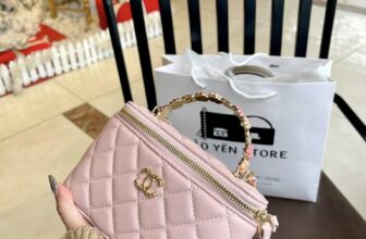 [🆕🇻🇳] Bảo Yến Store – CHUYÊN TÚI XÁCH XUẤT DƯ, SUPER VIP, SIÊU CẤP🛍️🛍️🛍️ 👕 Top1Fashion 👗  Năm nay mặc áo dài không thể bỏ qua em nó  Màu Hồng phấn xinh xỉu , nhỏ gọn
size 19 vừa điện thoạiiiiii ai
, shares-0✔️ , likes-3❤️️ , date-2024-12-27 03:44:30🇻🇳🇻🇳🇻🇳📰🆕