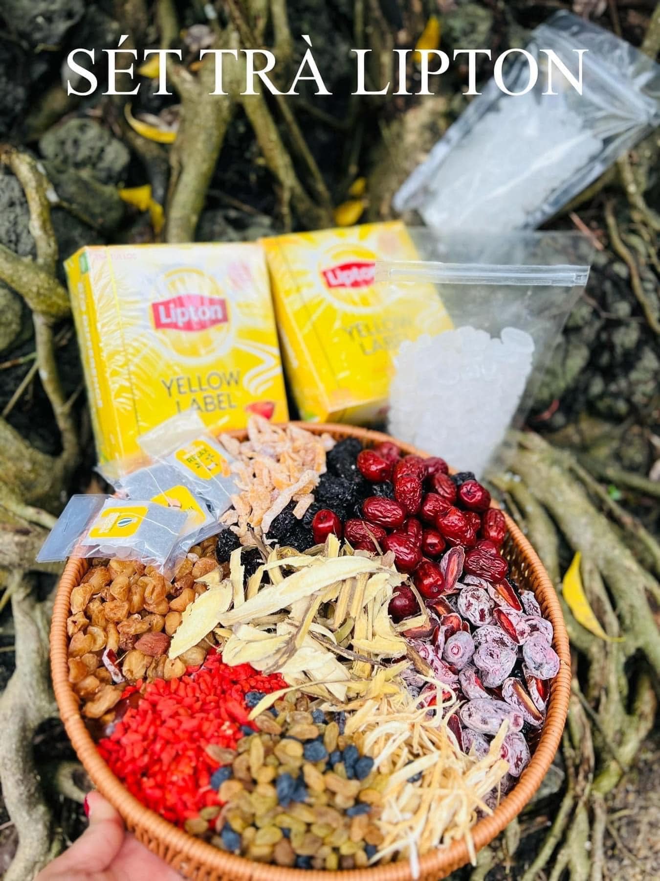 [🆕🇻🇳] Sỉ Lẻ Ăn Vặt Mẹ NaNam – Chuyên sỉ lẻ hơn 1000 món đặc sản vùng miền & ăn vặt hot hit 🍔 Top1Food  🍜 SET TRÀ THẢO MỘC LIPTON
Túi 10 set trà 6x

ĐỪNG SO SÁNH GIÁ HÃY NHÌN VÀO CHẤT LƯỢNG TRƯỚC ĐÃ SÉT TRÀ LIPTON NHÀ EM 12 /sét khách nhé  
#Trà_ Lipton_thảo_mộ , shares-0✔️ , likes-0❤️️ , date-2024-12-26 02:11:59🇻🇳🇻🇳🇻🇳📰🆕