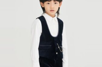 [🆕🇻🇳]  MMKID aims to bring kids the most high fashionable and high quality party design 🧑‍🧒❤️️👶⭐️ Gile Set for Kids Boy’sChất liệu nhung lụa cao cấpMàu sắc: ĐenSet 3 chi tiết: Áo Gile, Quần dài, Sơ mi cổ xếp ly cách điệuSize Chart: 0 -12 tuổiA , shares-0✔️ , likes-0❤️️ , date-2024-12-23 22:56:10🇻🇳🇻🇳🇻🇳📰🆕