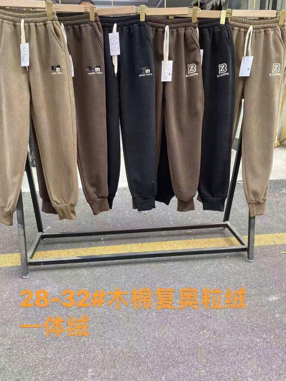 [🆕🇻🇳]  Tổng Kho Kim Thuỷ – Tổng Kho Kim Thuỷ chuyên bán buôn quần áo trẻ em, mẫu mã phong phú, chất lượng 🧑‍🧒❤️️👶⭐️ ẢNH LIVE: MÃ QUẦN NHUNG SIÊU ĐẸP
Chất vải mịn, form đẹp lắm luôn các bác ơi.Quần nhung 28/32
R5 quần
Giá chỉ 98.000đKim Thuỷ – Chuyên cung cấp quần , shares-1✔️ , likes-3❤️️ , date-2024-12-23 16:39:48🇻🇳🇻🇳🇻🇳📰🆕