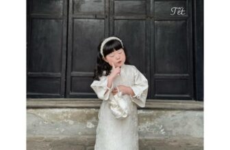 [🆕🇻🇳]  Homi baby house -Homi Baby House là thương hiêu đầm dạ hội , đầm công chúa cho bé tuổi từ 1-10 tuổi 🧑‍🧒❤️️👶⭐️  𝐸𝑚 𝑐ℎ𝑎̀𝑜 𝑇𝑒̂́𝑡 |  𝐴́𝑜 𝑑𝑎̀𝑖 𝐻𝑎̣ 𝑇ℎ𝑖𝑒̂𝑛 𝐹𝑒𝑒𝑑𝑏𝑎𝑐𝑘
𝐸𝑚 𝑐ℎ𝑎̀𝑜 𝑇𝑒̂́𝑡, 𝐻𝑜𝑚𝑖 𝑐ℎ𝑎̀𝑜 𝑇𝑒̂́𝑡
Áo dài nâng bước em ngọc ngà
Chân ngọc lấp lánh, dáng xuân sangRestock  , shares-1✔️ , likes-105❤️️ , date-2024-12-22 01:10:49🇻🇳🇻🇳🇻🇳📰🆕