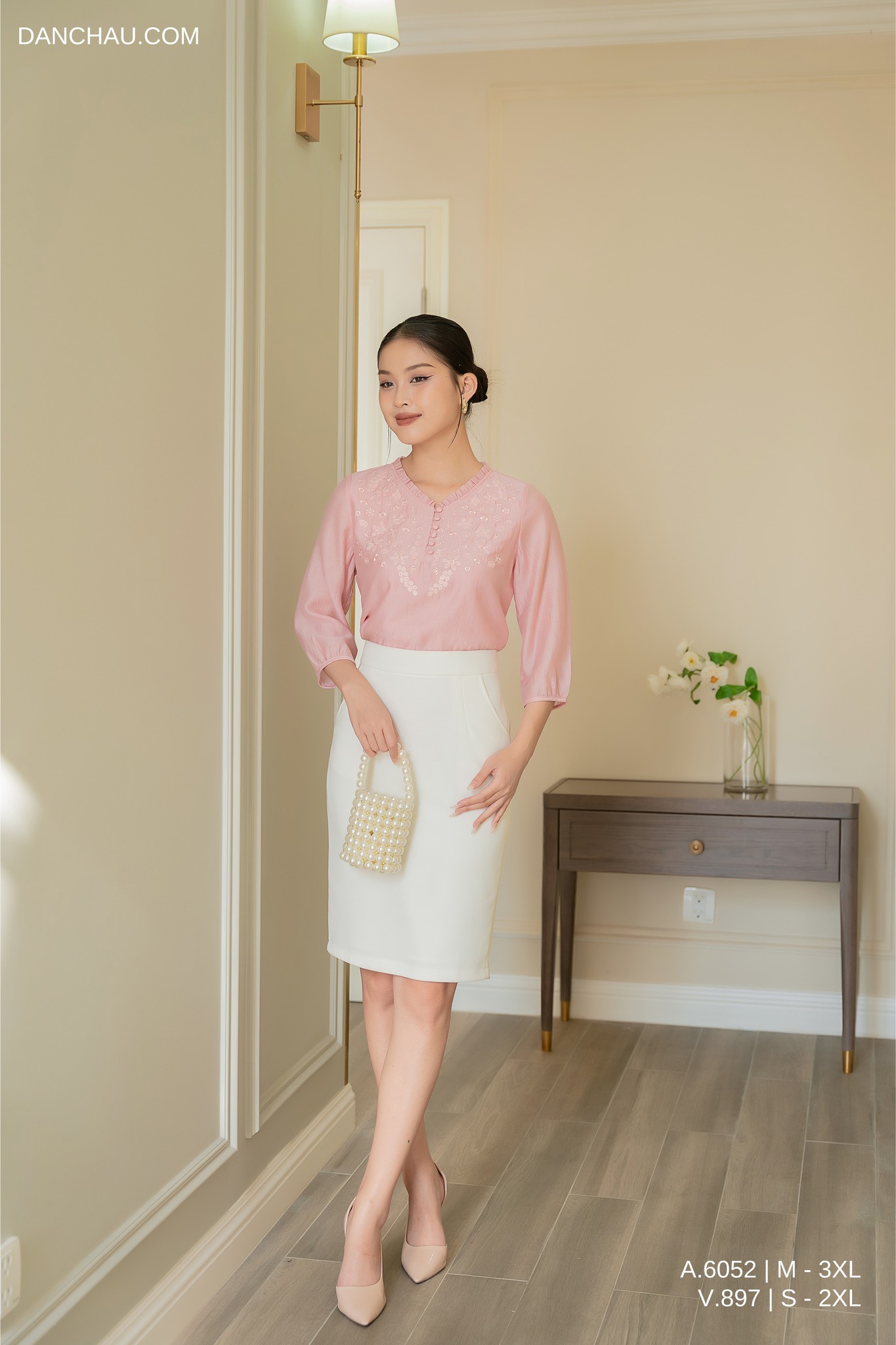 [???] Thời trang Đan Châu  ? Top1Fashion ?  𝓜𝓮𝓻𝓻𝔂 𝓒𝓱𝓻𝓲𝓼𝓽𝓶𝓪𝓼, 𝓔𝓷𝓳𝓸𝔂 𝟐𝟓% 𝓞𝓯𝓯
Cùng chiếc áo kiểu hồng nhẹ nhàng và chân váy trắng thanh lịch từ Đan Châu, nàng sẽ luôn tự tin tỏa sáng và thể hiện phong  , shares-1✔️ , likes-9❤️️ , date-2024-12-26 02:00:31????????