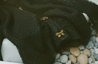 [🆕🇻🇳] H’allure – “If you’re an open book, there’s no allure.” – Alexander McQueen 👕 Top1Fashion 👗  𝐖𝐈𝐍𝐓𝐄𝐑 𝐌𝐔𝐒𝐓-𝐇𝐀𝐕𝐄𝐒This season, redefine your wardrobe with timeless layers that speak of sophistication and charm.Inbox để được tư vấn và đặt : m.me/ , shares-0✔️ , likes-10❤️️ , date-2024-12-25 19:00:11🇻🇳🇻🇳🇻🇳📰🆕