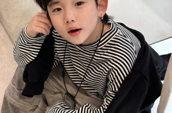 [🆕🇻🇳] Baby so Cute – Thời Trang Cho Bé Yêu ! 🧑‍🧒❤️️👶⭐️ Sẵn áo cổ cao cho bé 15-55kg, họa tiết basic này sẽ mãi đi cùng năm tháng, măc ngoài mặc trong với áo nào cũng đẹp nhé.Phom siêu to nên ko trừ hao nha.E có , shares-0✔️ , likes-1❤️️ , date-2024-12-25 21:48:56🇻🇳🇻🇳🇻🇳📰🆕