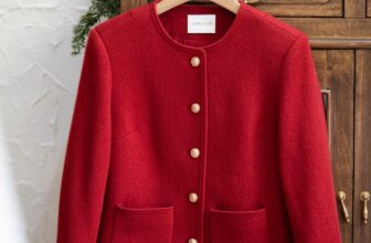 [🆕🇻🇳] 𝐋𝐀 𝐒𝐓𝐔𝐃𝐈𝐎𝐒 👕 Top1Fashion 👗   𝐅𝐚𝐥𝐢𝐧𝐞 𝐣𝐚𝐜𝐤𝐞𝐭 – Phiên bản màu Đỏ– Chất liệu: Áo khoác Wool 100% lông cừu cao cấp mang đến cảm giác mềm mại và nhẹ nhàng, đồng thời giữ ấm hiệu quả. Với  , shares-1✔️ , likes-11❤️️ , date-2024-12-25 17:00:15🇻🇳🇻🇳🇻🇳📰🆕