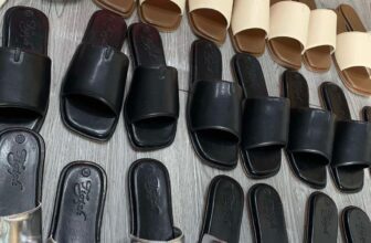 [???] Pomapan – Store vnxk – Thiết kế & Thời trang  ? Top1Fashion ?  Ngập nhà
Dép da quai ngang, basic form siêu xinh
Mix & match siêu okila nhé ahhhh
35-39
Xám / Nude
_____________________shopee.vn/pomapanLivest , shares-0✔️ , likes-0❤️️ , date-2024-12-25 02:15:46????????