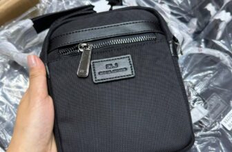 [???] Loan Vo – Chuyên các mặt hàng xuất khẩu quần áo, giày dép, túi xách  ? Top1Fashion ?  DAVID JONES CROSSBAG UNISEX
Xịn điên
Full seal tag chuẩn các kiểu,
Chất đẹp đỉnh, dày dặn, form nét căn
Nhỏ gọn nhưng đựng đồ thoải mái , để đc 2-3 chi , shares-0✔️ , likes-0❤️️ , date-2024-12-24 16:49:05????????