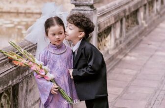 [🆕🇻🇳]  SAM ƠI – chuyên đồ Tết cho bé với đa dạng mẫu mã 🧑‍🧒❤️️👶⭐️  Set Ngũ Thân Cổ Phục Việt Thọ Dơi
Chất liệu : Cam kết lụa gấm hoạ tiết Thọ dơi, hàng thiết kế lên form 100% như ảnhSp đã gồm quần lụa và khăn đóng cho b , shares-1✔️ , likes-5❤️️ , date-2024-12-26 20:02:29🇻🇳🇻🇳🇻🇳📰🆕