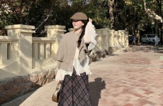 [???] V.I.C – XUẤT KHẨU – Hàng xuất khẩu có sẵn ? Top1Fashion ?  KNITTED CAPE CARDIGANLạ mà quen, áo choàng cape với chất liệu len tiếp tục trở thành must-have item của mùa lạnh năm nay. Áo choàng Cape ấm áp sở hữu vẻ  , shares-1✔️ , likes-50❤️️ , date-2024-12-27 19:00:08????????