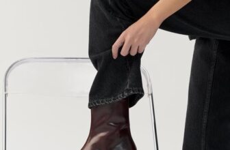 [???] Sai Gon Factory Outlet  ? Top1Fashion ?  Ansie là đôi Boots cao đến mắt cá chân với phong cách hiện đại với hình dáng lấy cảm hứng cổ điển. Phong cách này được chế tác bằng da màu nâu sẫm có hình  , shares-0✔️ , likes-1❤️️ , date-2024-12-30 16:00:03????????