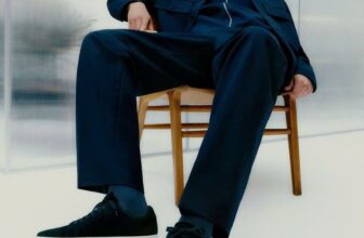 [???] Sai Gon Factory Outlet  ? Top1Fashion ?  𝐒𝐧𝐞𝐚𝐤𝐞𝐫 𝐕𝐚.𝐠𝐚.𝐛𝐨𝐧𝐝 đôi giày mang phong cách cổ điển được nâng tầm với những chi tiết tinh tế. Kiểu dáng được chế tác từ da lộn màu xanh đậm, kết hợp với dâ , shares-0✔️ , likes-0❤️️ , date-2024-12-27 02:00:31????????