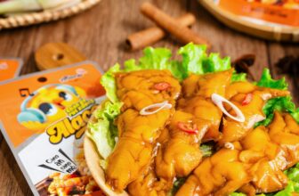 [🆕🇻🇳] Đồ ăn vặt ALACO chuyên chân gà, cánh gà, cá cơm ăn liền hot-trend của giới trẻ 🍔 Top1Food  🍜 MÓN GÌ MÀ NGON NGON THẾ
Xin thưa rằng chân gà rút xương ALACO đó
Đã là chân gà giòn dai, lại còn được rút xương sẵn, bạn chỉ cần xé gói ra và thưởng thức , shares-0✔️ , likes-1❤️️ , date-2024-12-26 02:00:18🇻🇳🇻🇳🇻🇳📰🆕