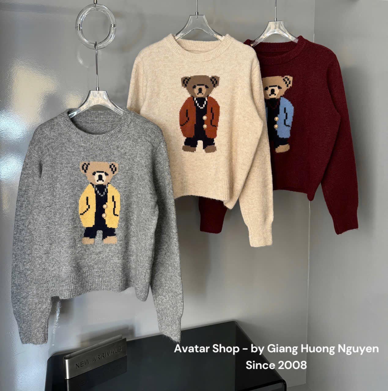 [🆕🇻🇳] AVATAR SHOP -Cửa hàng quần áo nữ 👕 Top1Fashion 👗  Gì chứ len nhà em chỉ có đỉnh của chóp trở lên thui ce ưiii .Áo hình gấu diện hack tuổi quá trời,len dày dặn vừa đẹp vừa ấm ạ
3 màu: Be, đỏ, ghi——— , shares-0✔️ , likes-4❤️️ , date-2024-12-28 05:00:15🇻🇳🇻🇳🇻🇳📰🆕