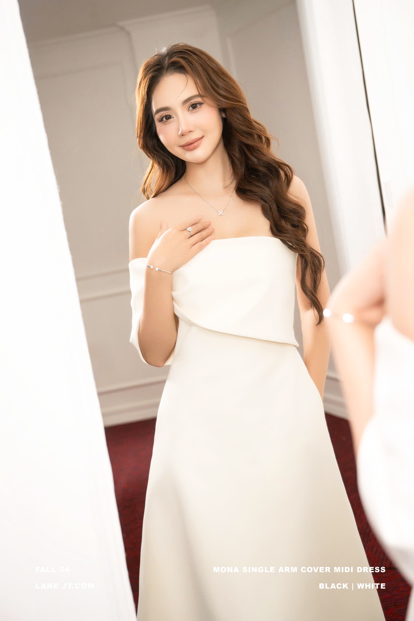 [🆕🇻🇳] LANE JT – Đấu trường sắc đẹp trong nước và quốc tế 👕 Top1Fashion 👗  MONA Dress dáng midi với đường nét tinh tế cùng chất liệu cao cấp được diễn viên Huyền Lizzie lựa chọn. Thiết kế tôn lên vẻ đẹp nhẹ nhàng và thanh lịch, tỏ , shares-0✔️ , likes-14❤️️ , date-2024-12-25 03:30:03🇻🇳🇻🇳🇻🇳📰🆕