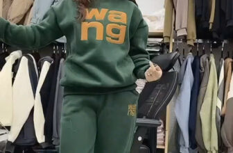 [🆕🇻🇳] Phương Linh Boutique -Chuyên cung cấp sỉ lẻ thời trang nữ thiết kế hot girl ,luôn cập nhật hàng trend 👕 Top1Fashion 👗  A742-Set nỉ cao cấp
Đủ màu cho cả nhà ạ
Màu nào cũng mê
, shares-0✔️ , likes-10❤️️ , date-2024-12-26 16:30:47🇻🇳🇻🇳🇻🇳📰🆕