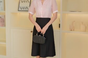 [???] Thời trang Đan Châu  ? Top1Fashion ?  𝓔𝓵𝓮𝓰𝓪𝓷𝓬𝓮 𝓲𝓷 𝓮𝓿𝓮𝓻𝔂 𝓭𝓮𝓽𝓪𝓲𝓵!
Chiếc áo hồng xinh xắn từ Đan Châu với từng chi tiết tỉ mỉ ở cổ và thân áo mang đến sự tinh tế và duyên dáng cho nàng. Một lựa ch , shares-0✔️ , likes-0❤️️ , date-2024-12-29 02:00:08????????