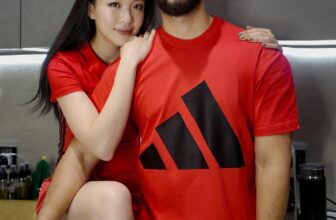 [🆕🇻🇳] Adidas Việt Nam 👕 Top1Fashion 👗   Giáng sinh năm nay hãy cùng Nick Q Trần khám phá phong cách giản dị, thoải mái nhưng vẫn đầy cuốn hút của ADIDAS Essentials. Bộ sưu tập không chỉ mang đến , shares-3✔️ , likes-224❤️️ , date-2024-12-26 02:00:16🇻🇳🇻🇳🇻🇳📰🆕