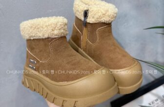 [🆕🇻🇳]  CHUNKids.vn – (Chun Kids )-Cửa hàng quần áo sơ sinh & trẻ em 🧑‍🧒❤️️👶⭐️ Em về thêm mã boot cổ lông MM đẹp xúc sắc luôn ạ
Đủ size 26->36 ạ
Chấm (•) inbox để mẹ Chun tư vấn chi tiết hơn nhé!
__________________________________
# , shares-0✔️ , likes-9❤️️ , date-2024-12-30 18:16:48🇻🇳🇻🇳🇻🇳📰🆕
