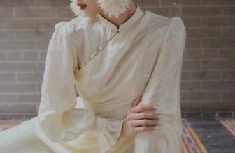 [???] SY STORE – Cửa hàng quần áo ? Top1Fashion ?  “Mảnh mai dáng liễu duyên đằm thắm
Tha thiết hồn xuân nghĩa đậm đà”Quý phái và kiêu kỳ tựa như viên ngọc toả sáng lấp lánh nhưng không hề phô trương. Vẽ  , shares-1✔️ , likes-8❤️️ , date-2024-12-26 03:26:28????????