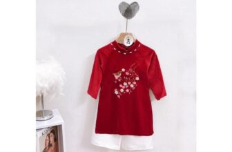 [???]  Thời trang trẻ em SamBon Kids  ?‍?❤️️?⭐️ Em sale lẻ size áo size nhí 10-20kg 149k
Áo dài Nhung cho bé gái gồm: áo dài+quần+ cai ngọc
Cam kết chất lượng và mẫu mã sản phẩm giống với hình ảnh.age,  , shares-0✔️ , likes-0❤️️ , date-2024-12-28 22:58:22????????