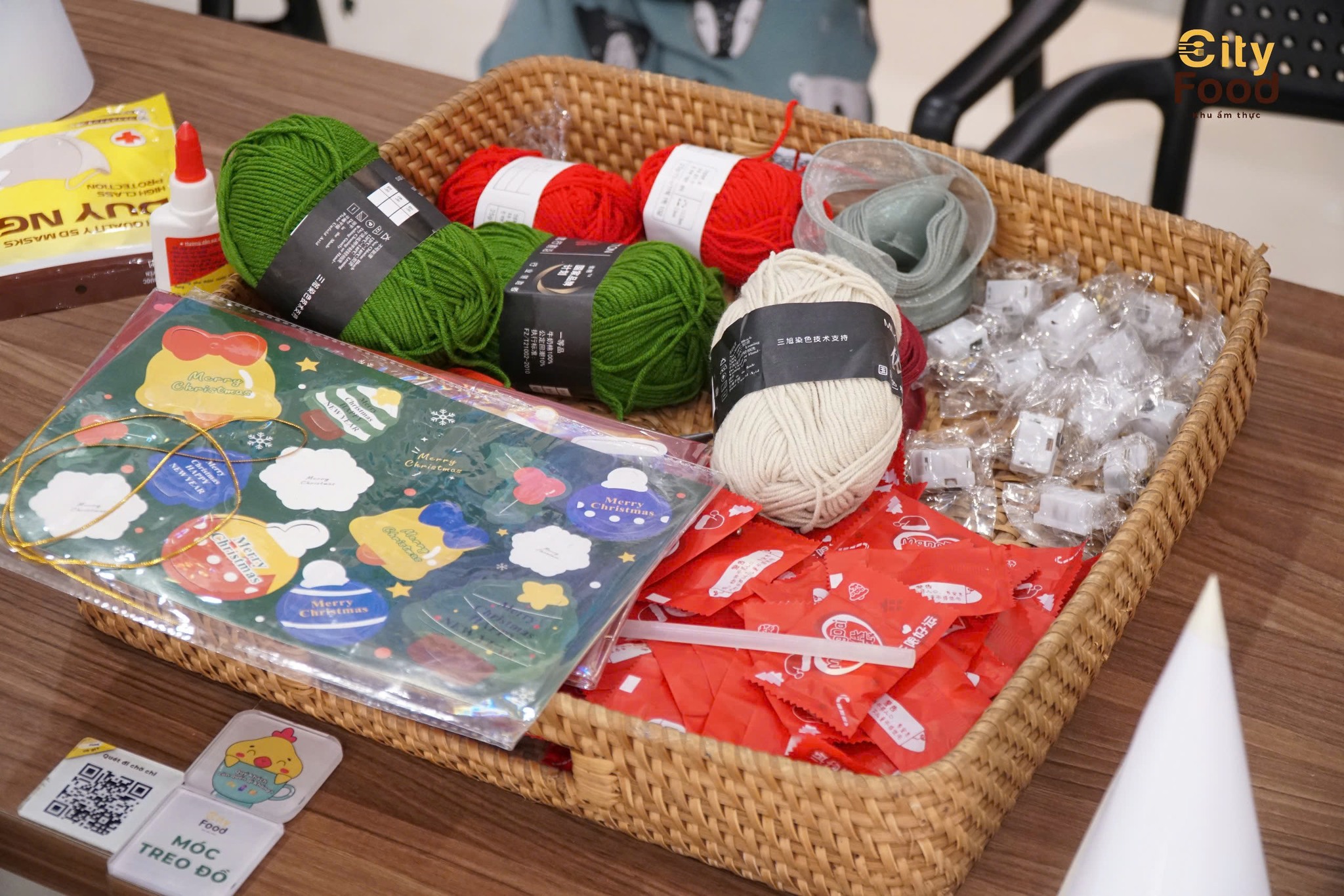 [???] Bcloud – Quần áo giày dép túi xách thời trang  ? Top1Fashion ?  Phao dáng dài siêu đỉnh về rùi nhé chị em ôiiii !!! 2 màu siêu đẹp ạ ! Phao lông vũ , mũ lông chồn xịn xò lắm nhé ! Hốt thuiii !
Rinh đồ xinh diện lễ chị  , shares-1✔️ , likes-2❤️️ , date-2024-12-25 00:12:13????????