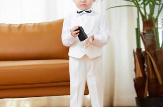 [🆕🇻🇳]  MMKID aims to bring kids the most high fashionable and high quality party design 🧑‍🧒❤️️👶⭐️ Bộ Vest bé trai 5 chi tiếtMàu sắc: Trắng
Set 5 chi tiết: Vest, Gile, Sơ mi, Quần, Nơ áo
Size Chart: Cho bé 0-12 tuổiAvailable now at MMKID
#richkidso , shares-0✔️ , likes-0❤️️ , date-2024-12-26 22:11:39🇻🇳🇻🇳🇻🇳📰🆕