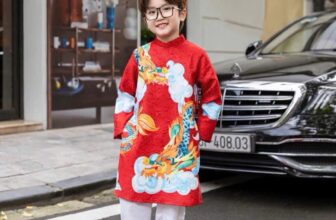 [???]  Thời trang trẻ em Zinzin Kid’s  ?‍?❤️️?⭐️ Aa231 – Hàng sẵn BT
Áo dài VẠN XUÂN – chất liệu Gấm taffa in hoạ tiết sắc nét mang nét ý nghĩa tết cổ truyền.  Đường may form hàng đẹp –  e gom nhanh trả  , shares-0✔️ , likes-0❤️️ , date-2024-12-25 18:00:21????????