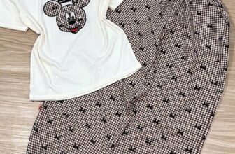 [🆕🇻🇳] Ly Pijama – Đồ Bộ Mặc Nhà  👕 Top1Fashion 👗  𝐇𝐨𝐚 𝐛𝐚𝐲 𝐭𝐫𝐨𝐧𝐠 𝐚́𝐧𝐡 𝐧𝐚̆́𝐧𝐠 𝐜𝐡𝐢𝐞̂̀𝐮
𝐌𝐨̣̂𝐭 𝐥𝐨̛̀𝐢 𝐡𝐞̣𝐧 𝐮̛𝐨̛́𝐜 𝐠𝐚̂𝐲 𝐧𝐡𝐢𝐞̂̀𝐮 𝐯𝐚̂́𝐧 𝐯𝐮̛𝐨̛𝐧𝐠 Bộ áo thun tăm thêu Gấu, quần đũi baggy in full nơ
Giá #125k/bộ – Đơn , shares-0✔️ , likes-113❤️️ , date-2024-12-24 14:51:39🇻🇳🇻🇳🇻🇳📰🆕