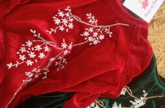 [🆕🇻🇳]  Sweetie by Josie – Thời trang cho bé 🧑‍🧒❤️️👶⭐️ Xinh ngoan yêu của mẹ mà mặc áo dài thì phải thật là xinh xắn và dịu dàng
Áo dài nhung thêu hoa nhí giá hạt dẻ chỉ 150k
Size 1: 8-10kg
Size 2: 10-12kg
Siz , shares-1✔️ , likes-0❤️️ , date-2024-12-28 02:43:58🇻🇳🇻🇳🇻🇳📰🆕