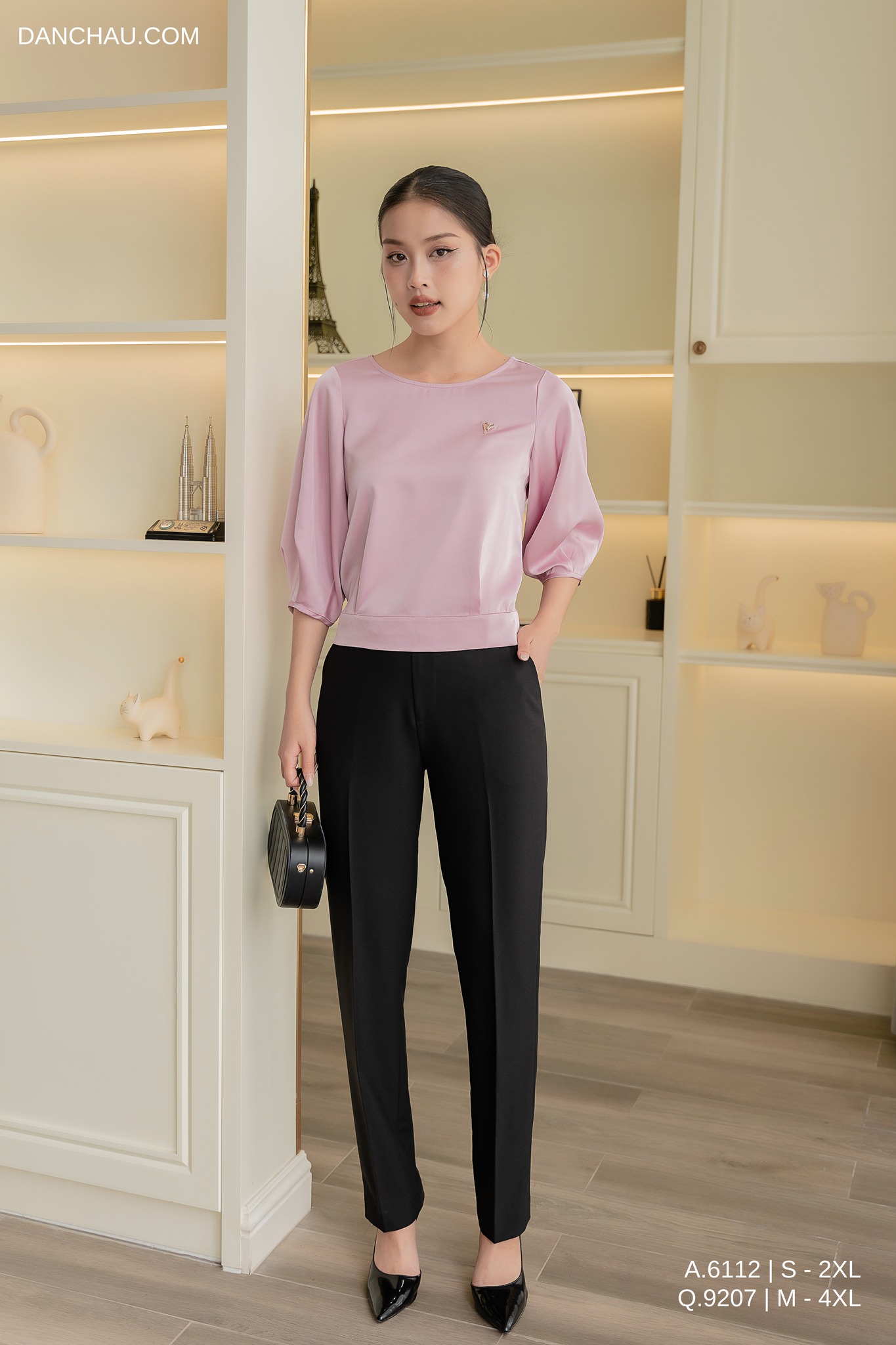 [???] Thời trang Đan Châu  ? Top1Fashion ?  Quần tây đen – món đồ không thể thiếu trong tủ quần áo của mọi nàng, đơn giản nhưng cực kỳ thanh lịch và dễ phối. Khi kết hợp với một chiếc áo kiểu nữ tính , shares-0✔️ , likes-15❤️️ , date-2024-12-30 02:00:14????????