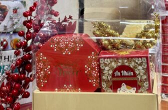 [🆕🇻🇳] In ấn, Cung cấp hộp đựng thực phẩm – Kim Thành Packaging 🎨 Top1Designs ✨   Trang trí giỏ quà Tết chưa bao giờ dễ dàng đến thế
Chỉ cần vài phút với Set Hoa Trang Trí:
1⃣ Gắn hoa vào tay cầm hoặc góc giỏ.
2⃣ Thắt nơ l , shares-1✔️ , likes-0❤️️ , date-2024-12-25 21:32:50🇻🇳🇻🇳🇻🇳📰🆕