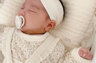 [🆕🇻🇳] NanaKids – Thời trang trẻ em Hàn Quốc 🧑‍🧒❤️️👶⭐️  [Update] Màu, size còn như sau:
M: 1 VÀNG, 2 CAM
XS: 2 XANHSALE dọn kho, cắt mã mẫu hoa nhí
Giá #295k/ bộ
Chất cực kỳ đẹp, mềm mịn. Ko có điểm chê
G , shares-0✔️ , likes-0❤️️ , date-2024-12-28 19:50:03🇻🇳🇻🇳🇻🇳📰🆕