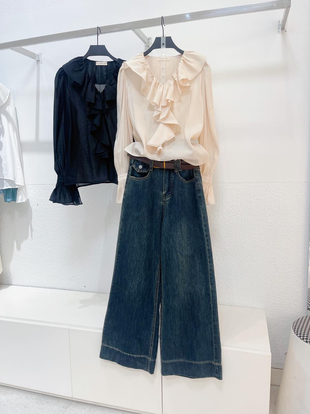 [🆕🇻🇳] AfterBefore – Modern design, high quality fabric, comfy form and effortless chic style womenswear 👕 Top1Fashion 👗   CHARMING BLOUSEVISIT US ——
150/22 Nguyễn Trãi, Phường Bến Thành, Quận 1, TP HCM
—— ORDER ONLINE ——
Shopee/ Lazada/ Tiktok
Hotline/ Zalo 0935601001
In , shares-0✔️ , likes-5❤️️ , date-2024-12-29 23:07:42🇻🇳🇻🇳🇻🇳📰🆕