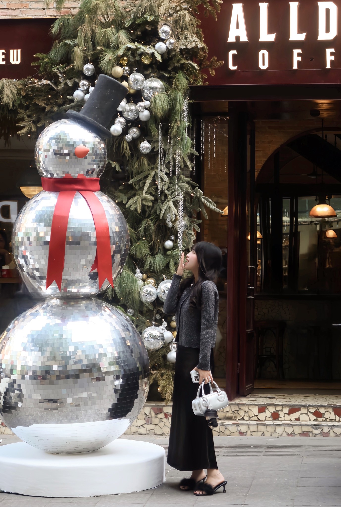 [☕️🇻🇳] All Day Coffee 🥤 Top1Coffee ☕️ Snow much fun happening here!  Thanks for making our disco wonderland a part of your Christmas story. Spot yourself, your smiles , shares-0✔️ , likes-12❤️️ , date-2024-12-29 03:00:09🇻🇳🇻🇳🇻🇳📰🆕