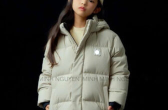 [🆕🇻🇳] Minh Minh Nguyen (Minh Minh Shop vnxk) 👕 Top1Fashion 👗  Mấy nay gió mùa lạnh lắm roy
Bé đi đâu Mẹ nhớ cho bé diện đồ nha M 

 Áo khoác phao cho bé mà phải là Mờ-L-B @uth XỊN Hiếm cơ
Bame sao cũng được mà các búp măng phải dùng đồ tốt nhất có thể đúng khôn , shares-0✔️ , likes-53❤️️ , date-2024-12-29 03:52:22🇻🇳🇻🇳🇻🇳📰🆕